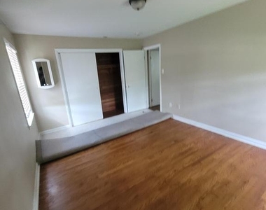 409 Phelps Avenue - Photo Thumbnail 4