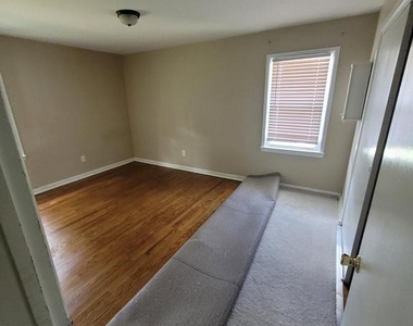 409 Phelps Avenue - Photo Thumbnail 5