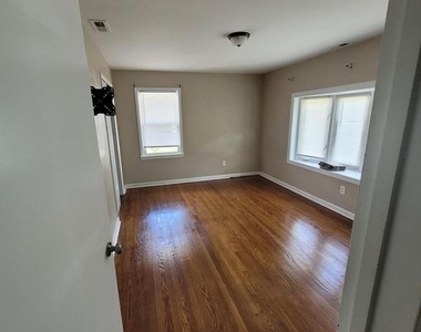 409 Phelps Avenue - Photo Thumbnail 3