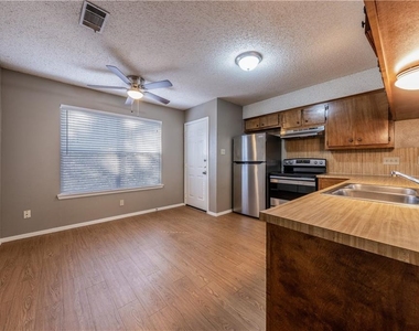 8106 Dunn St St - Photo Thumbnail 6