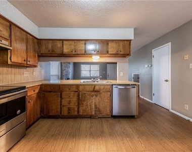 8106 Dunn St St - Photo Thumbnail 9