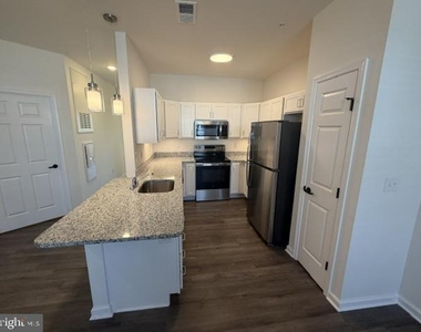 2102 Emden Lane - Photo Thumbnail 3
