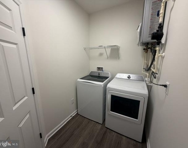 2102 Emden Lane - Photo Thumbnail 9