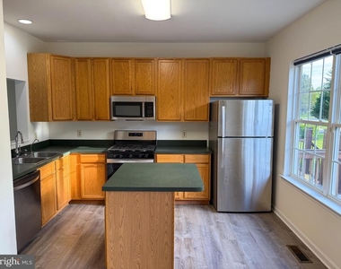 99 Highland Circle - Photo Thumbnail 5