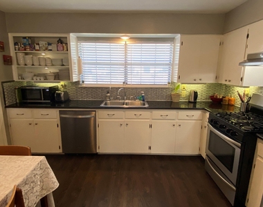 1305 E Main St - Photo Thumbnail 6