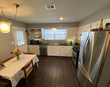 1305 E Main St - Photo Thumbnail 2
