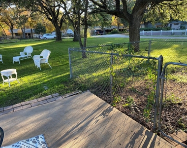 1305 E Main St - Photo Thumbnail 15