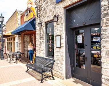 1305 E Main St - Photo Thumbnail 23