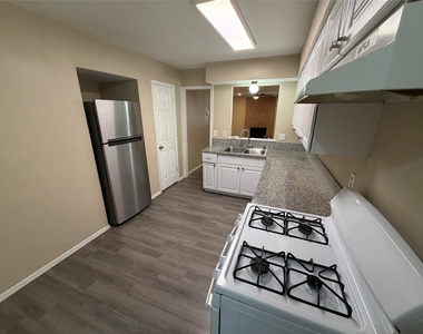 6904 Millrace Dr - Photo Thumbnail 5