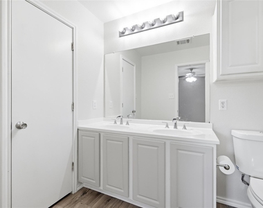 209 Rinehardt St - Photo Thumbnail 12