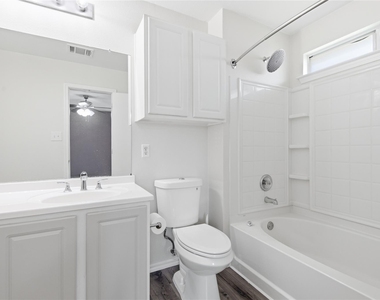 209 Rinehardt St - Photo Thumbnail 13
