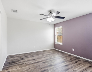 209 Rinehardt St - Photo Thumbnail 9