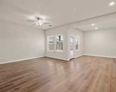 202 Fairmeadow Downs Dr - Photo Thumbnail 5