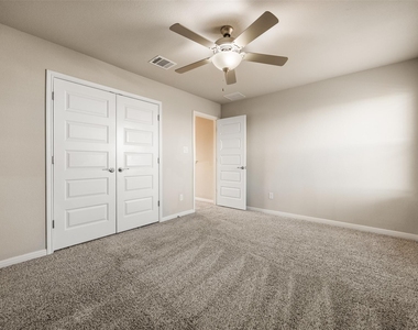 202 Fairmeadow Downs Dr - Photo Thumbnail 13