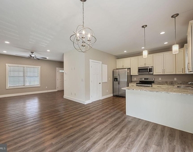 122 N West Street - Photo Thumbnail 6