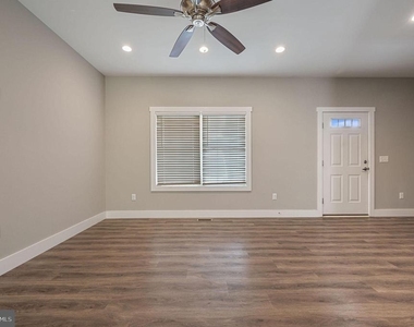 122 N West Street - Photo Thumbnail 4