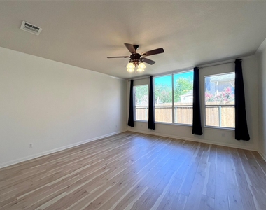 3004 Edgecreek Pl - Photo Thumbnail 9
