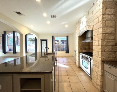 3004 Edgecreek Pl - Photo Thumbnail 8