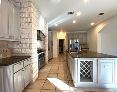 3004 Edgecreek Pl - Photo Thumbnail 7