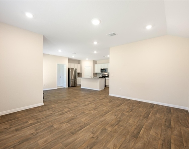 19521 Ann Richards Ave - Photo Thumbnail 11