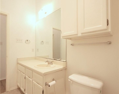 8200 Cahill Dr - Photo Thumbnail 15