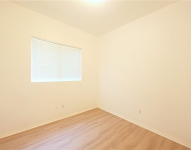 8200 Cahill Dr - Photo Thumbnail 18