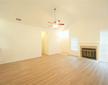 8200 Cahill Dr - Photo Thumbnail 3