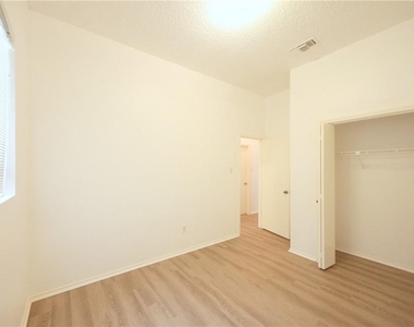 8200 Cahill Dr - Photo Thumbnail 17
