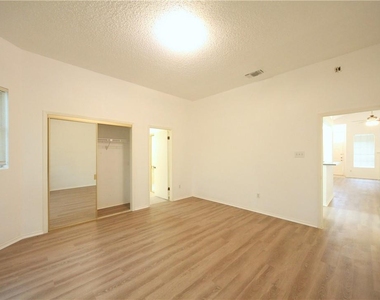 8200 Cahill Dr - Photo Thumbnail 11