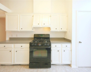 8200 Cahill Dr - Photo Thumbnail 7