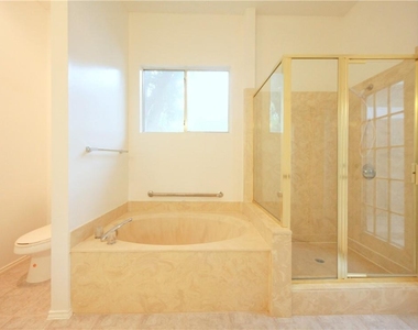 8200 Cahill Dr - Photo Thumbnail 13