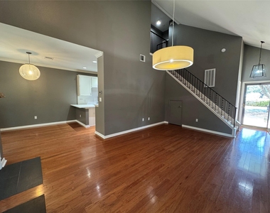 12212 Brigadoon Ln - Photo Thumbnail 9