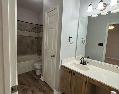 12212 Brigadoon Ln - Photo Thumbnail 11