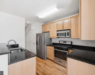 601 Kenyon Street Nw - Photo Thumbnail 9