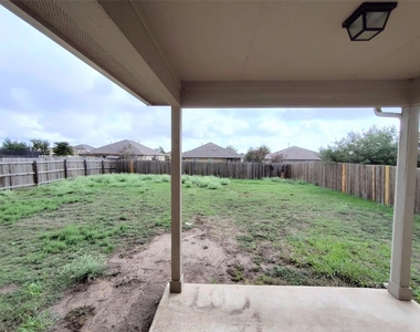 103 Hawkins Ct - Photo Thumbnail 18