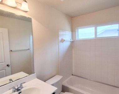 103 Hawkins Ct - Photo Thumbnail 15