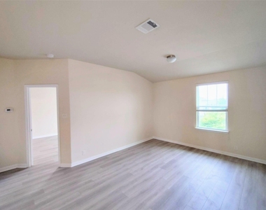 103 Hawkins Ct - Photo Thumbnail 17