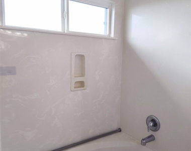 103 Hawkins Ct - Photo Thumbnail 11