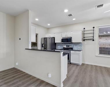 2044 Nestlewood Dr - Photo Thumbnail 4