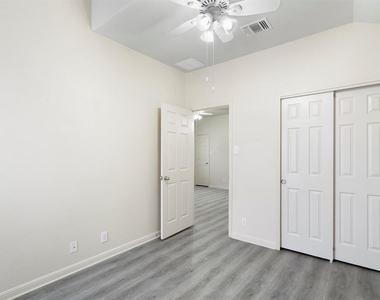 2044 Nestlewood Dr - Photo Thumbnail 7