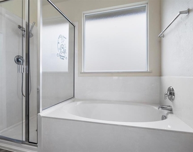 2044 Nestlewood Dr - Photo Thumbnail 9