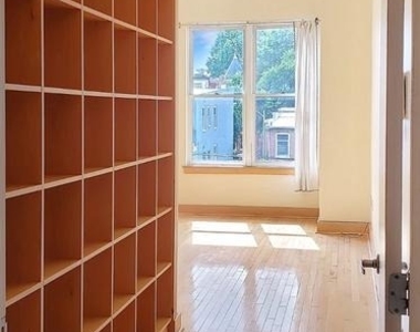326 8th Street Ne - Photo Thumbnail 2