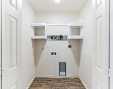 2416 Alterman Dr - Photo Thumbnail 11