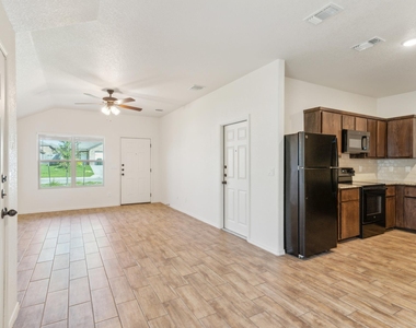 2416 Alterman Dr - Photo Thumbnail 12