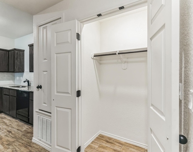 2416 Alterman Dr - Photo Thumbnail 4