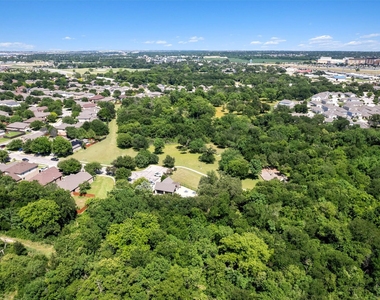 1049 Regency Ln - Photo Thumbnail 32