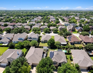1049 Regency Ln - Photo Thumbnail 26