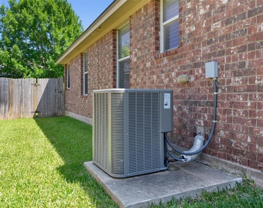 1049 Regency Ln - Photo Thumbnail 25