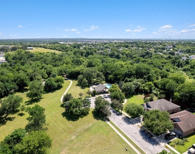 1049 Regency Ln - Photo Thumbnail 30