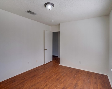 2602 Stapleford Dr - Photo Thumbnail 12